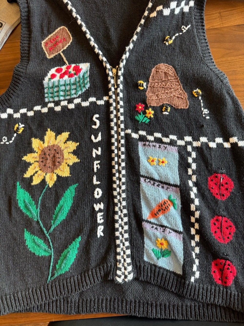 Vintage Embroidered Cottagecore Vest Zip Up Sunflower Bees 90s Novelty Knit